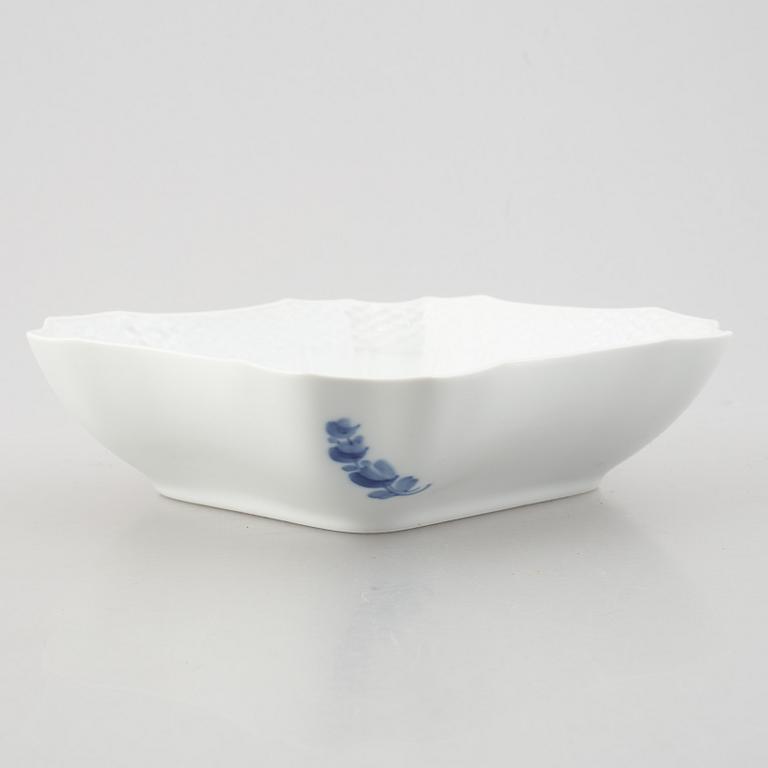 Servisdelar, 40 st, porslin, "Blå blomst", Royal Copenhagen, Danmark.
