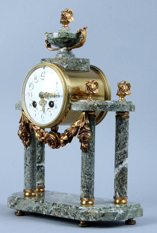 BORDSUR, gustaviansk stil, 1900-tal.