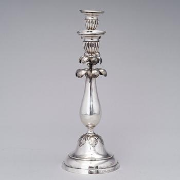 SILVERKANDELABER FÖR TRE LJUS, Johan Lindroos, Kristinestad 1852, vikt 898 g.