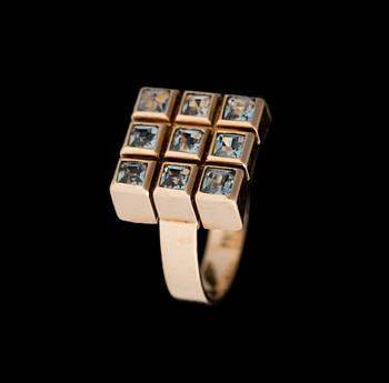 EERO RISLAKKI, RING, facetted aquamarines, 14K gold. Westerback, Helsinki 1968.