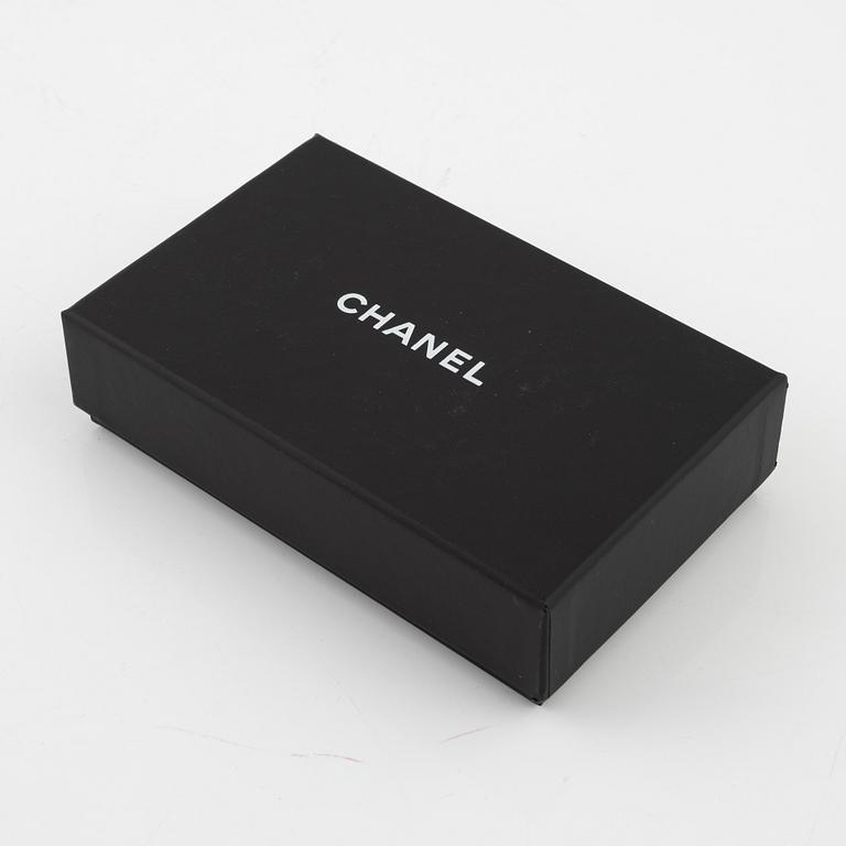 Chanel, a camelia embossed, quilted metallic leather card holder, 2018-19.