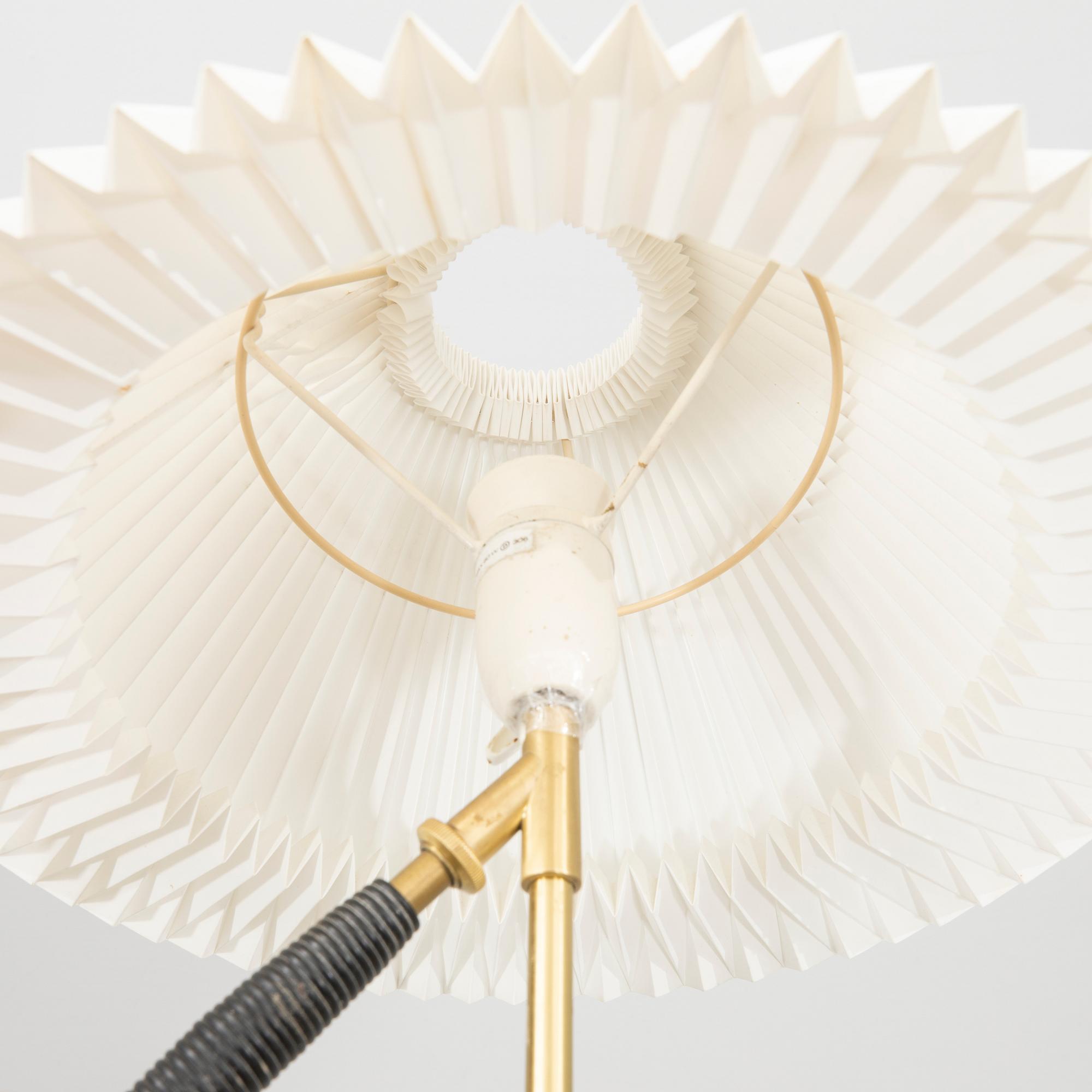 Kaare Klint, bords/vägglampa modellnr 306 Danmark 1900-talets mitt/andra hälft.