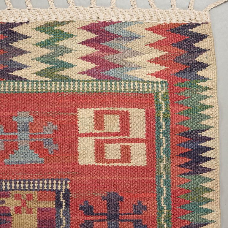 A CARPET, "Bäckahästen", a fine flat weave, 309 x 196,5 cm, signed MMF.