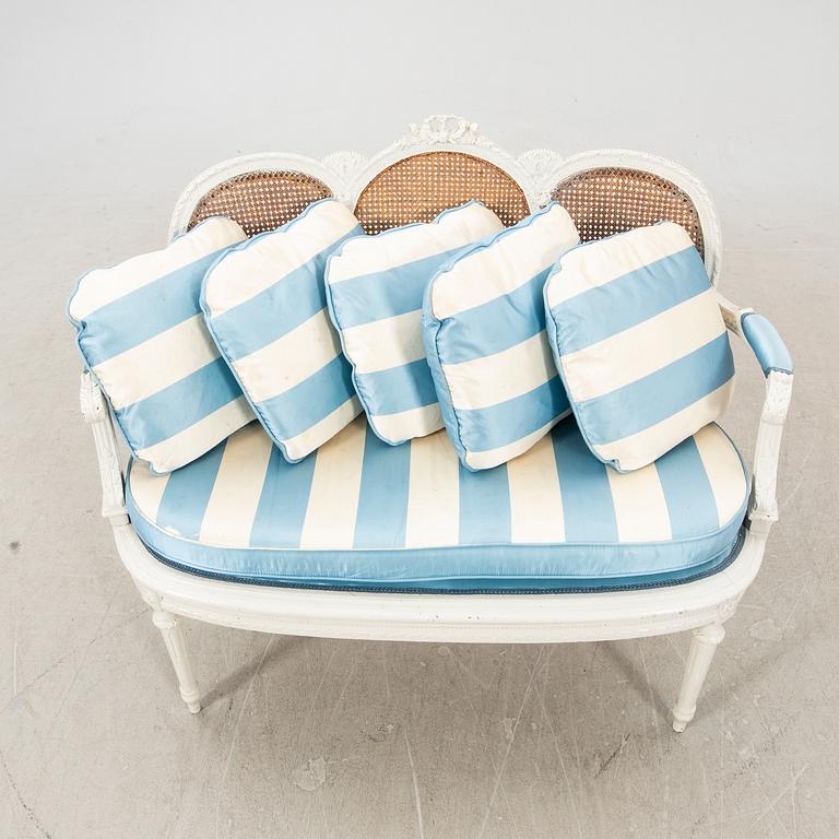 Soffa Louis XVI-stil 1900-talets första hälft.