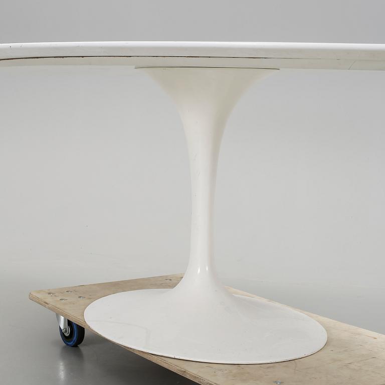 BORD, "Tulip", Eero Saarinen, Knoll International.
