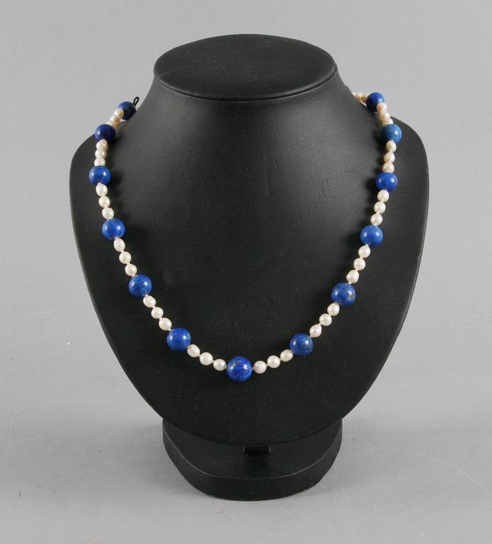 PÄRLCOLLIER, sötvattenspärlor och lapis lazuli.