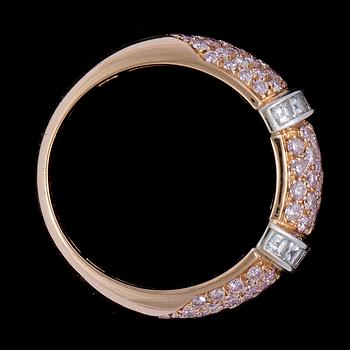 RING, Boucheron, 'Scala', rosa briljantslipade diamanter, tot. 1.04 ct, och vita carréslipade diamanter, tot. 0.47 ct.