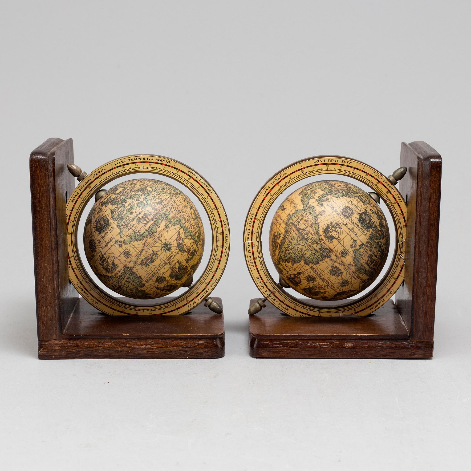 BOKSTÖD, ett par, 1900-talets senare del.