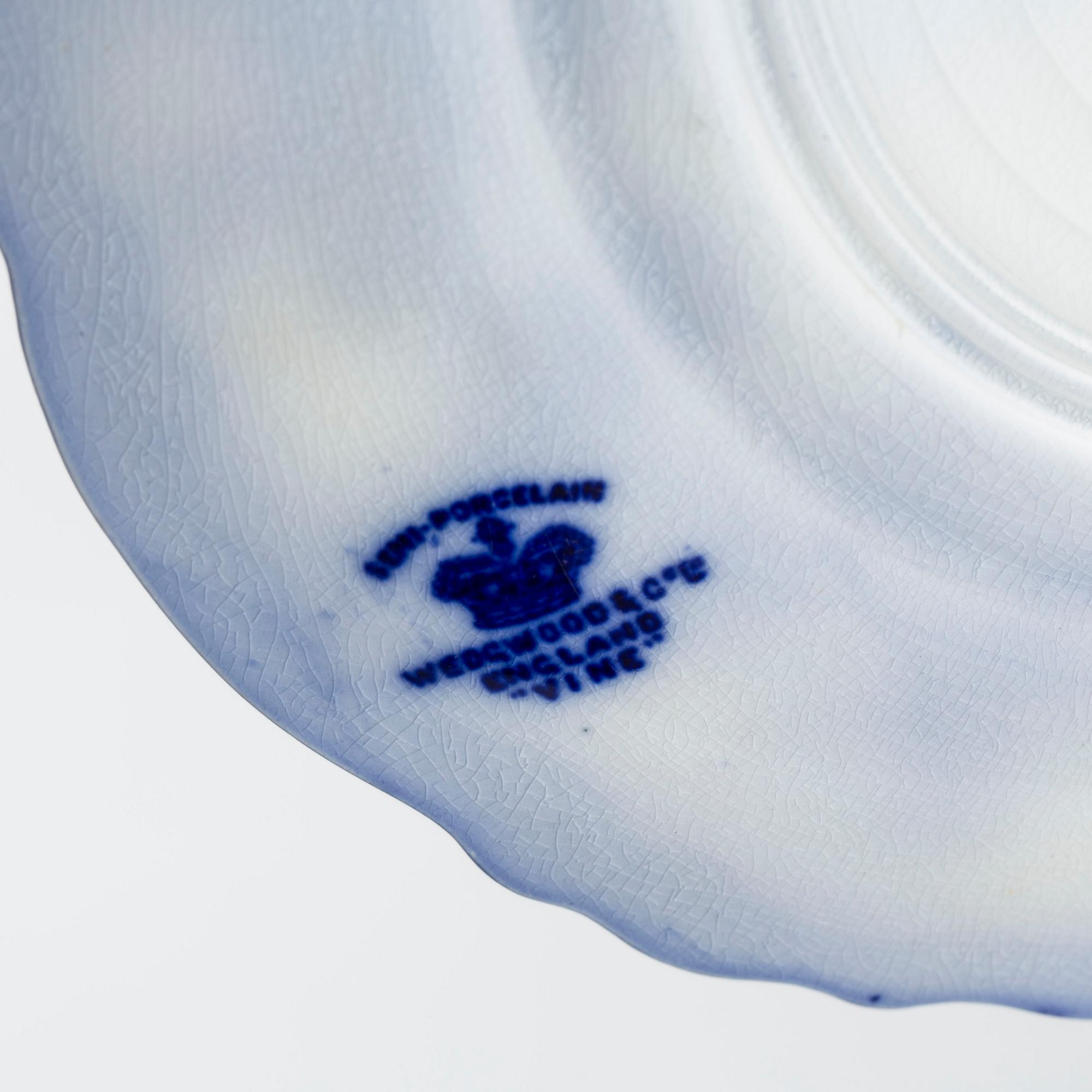 SERVISDELAR, ca 35 delar, "Vine", Wedgwood, flintgods, omkring 1900.