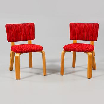 STOLAR, ett par, Alvar Aalto, modell 62, omkring år 1950.