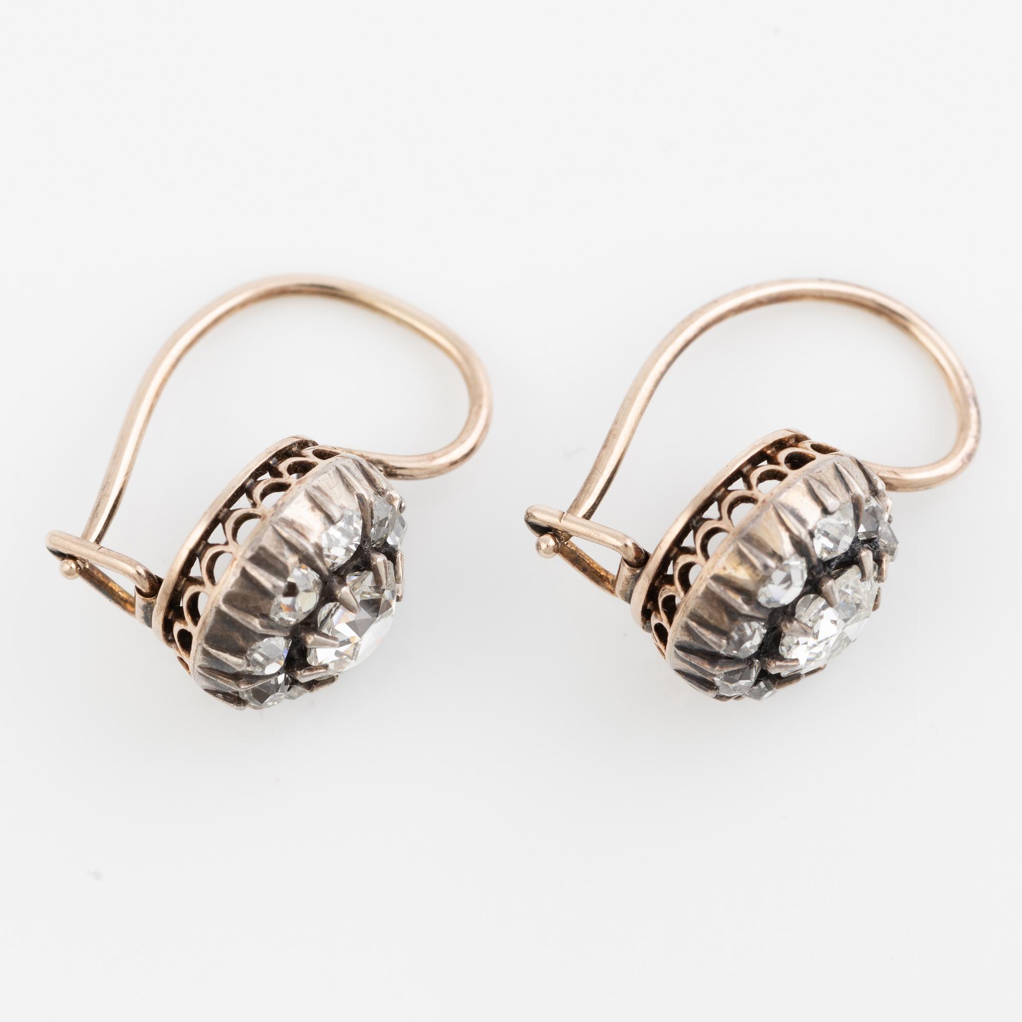 Örhängen ett par, med gammalslipade diamanter.