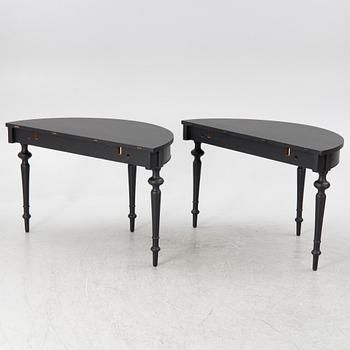 A dining table, late 19th century.