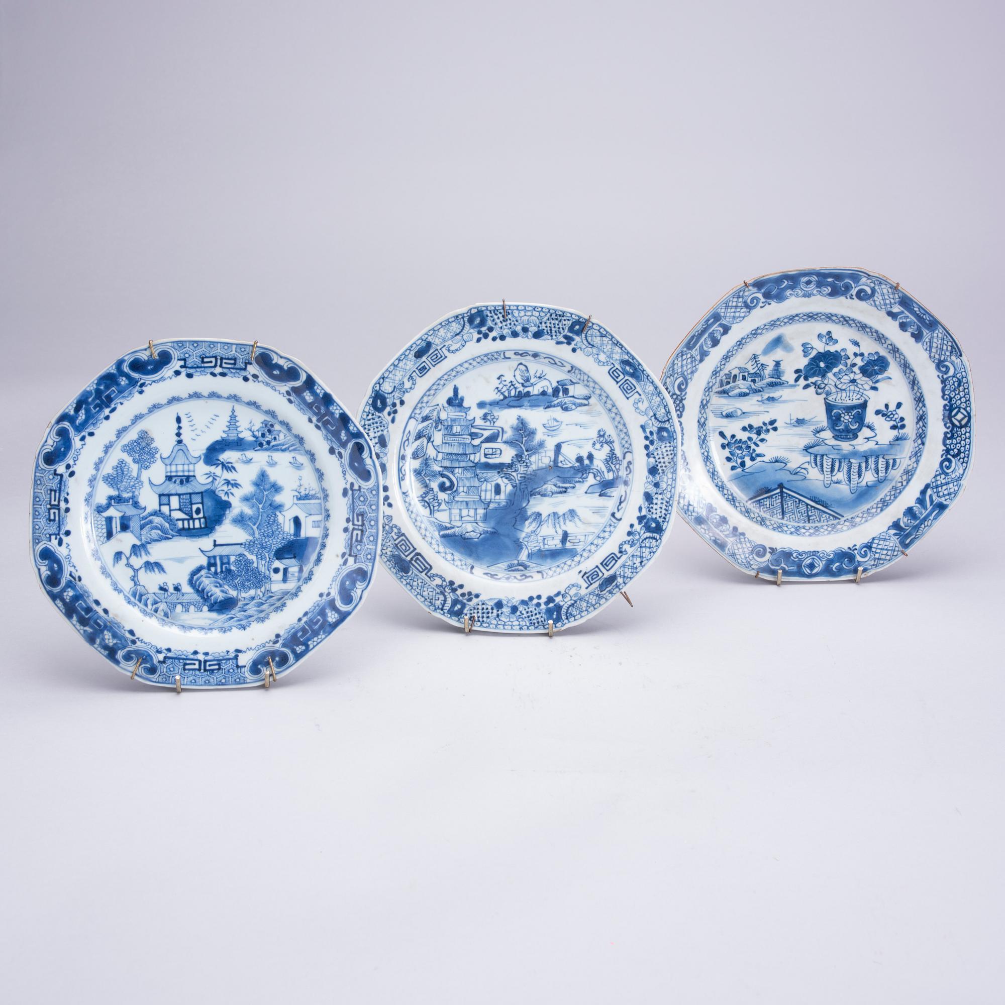 TALLRIKAR, 3 st, porslin, Qianlong (1736-1795) Kina.