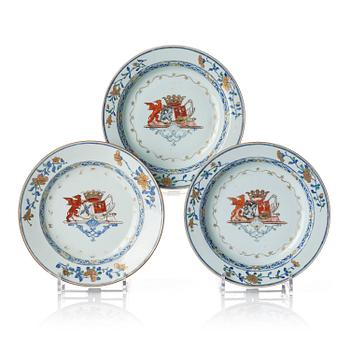 1119. A set of the three famille rose armorial dinner plates, Qing dynasty, Yongzheng (1723-35).