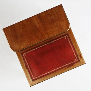 Skrivbord med uppsats, i Carl Diedric Ficks art (mästare i Stockholm 1776-1806) Sengustavianskt.