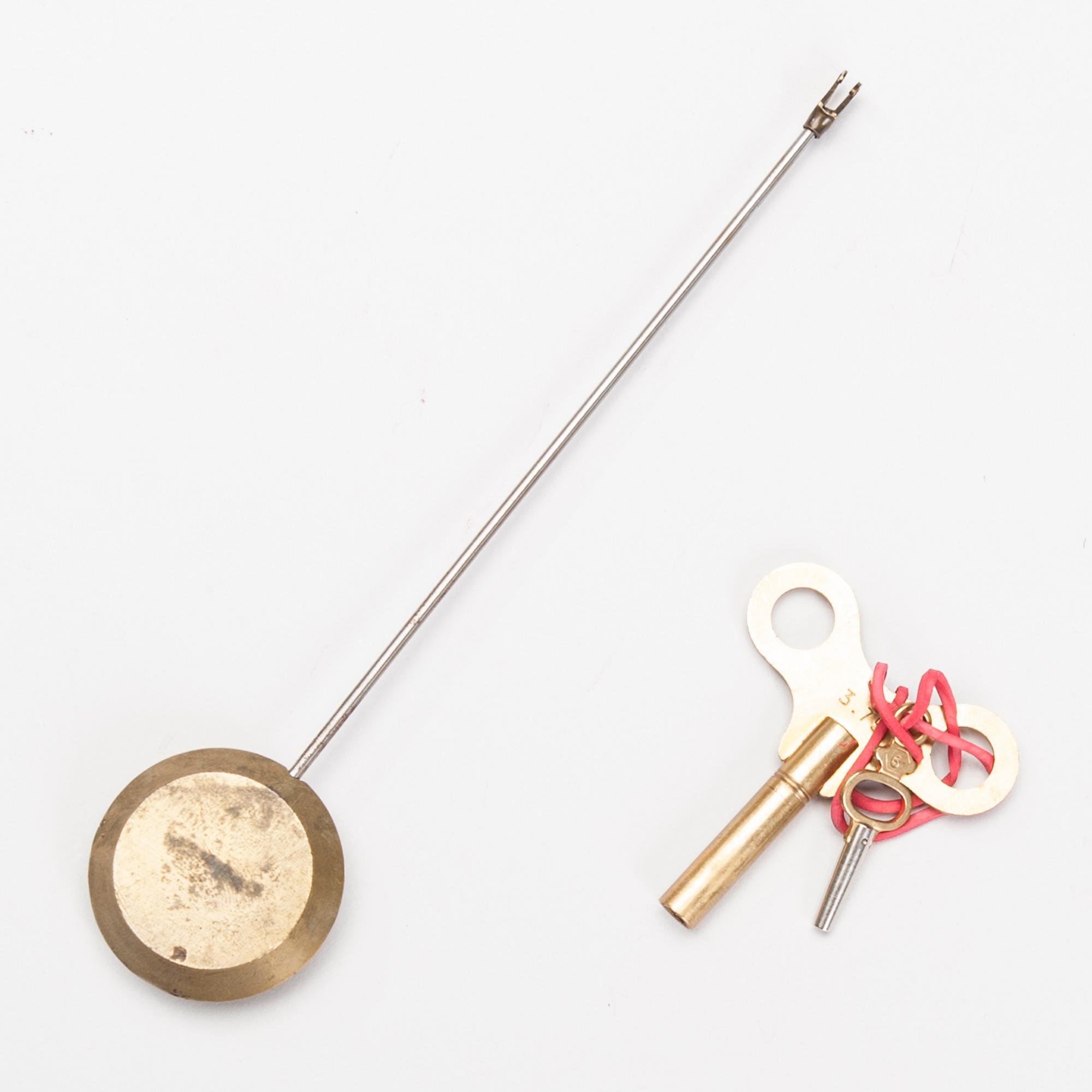 BORDSPENDYL, AD Mougin Paris, förgylld, ca 1880-tal.