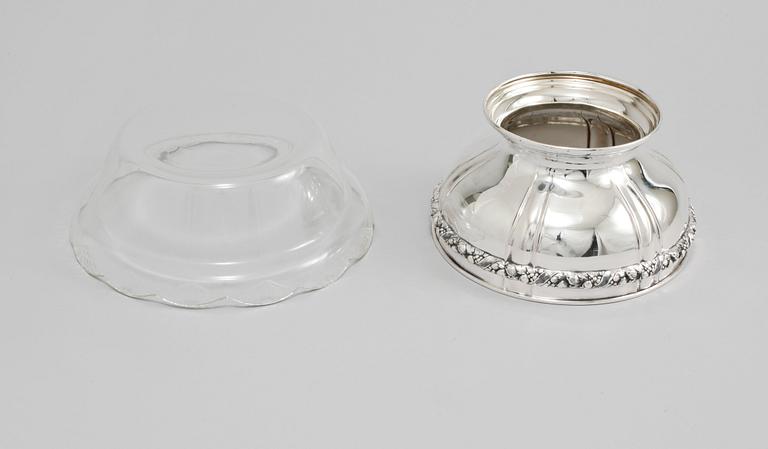 SKÅL, silver och glas, Göteborg, 1916, vikt exklusive glas 260 gram.