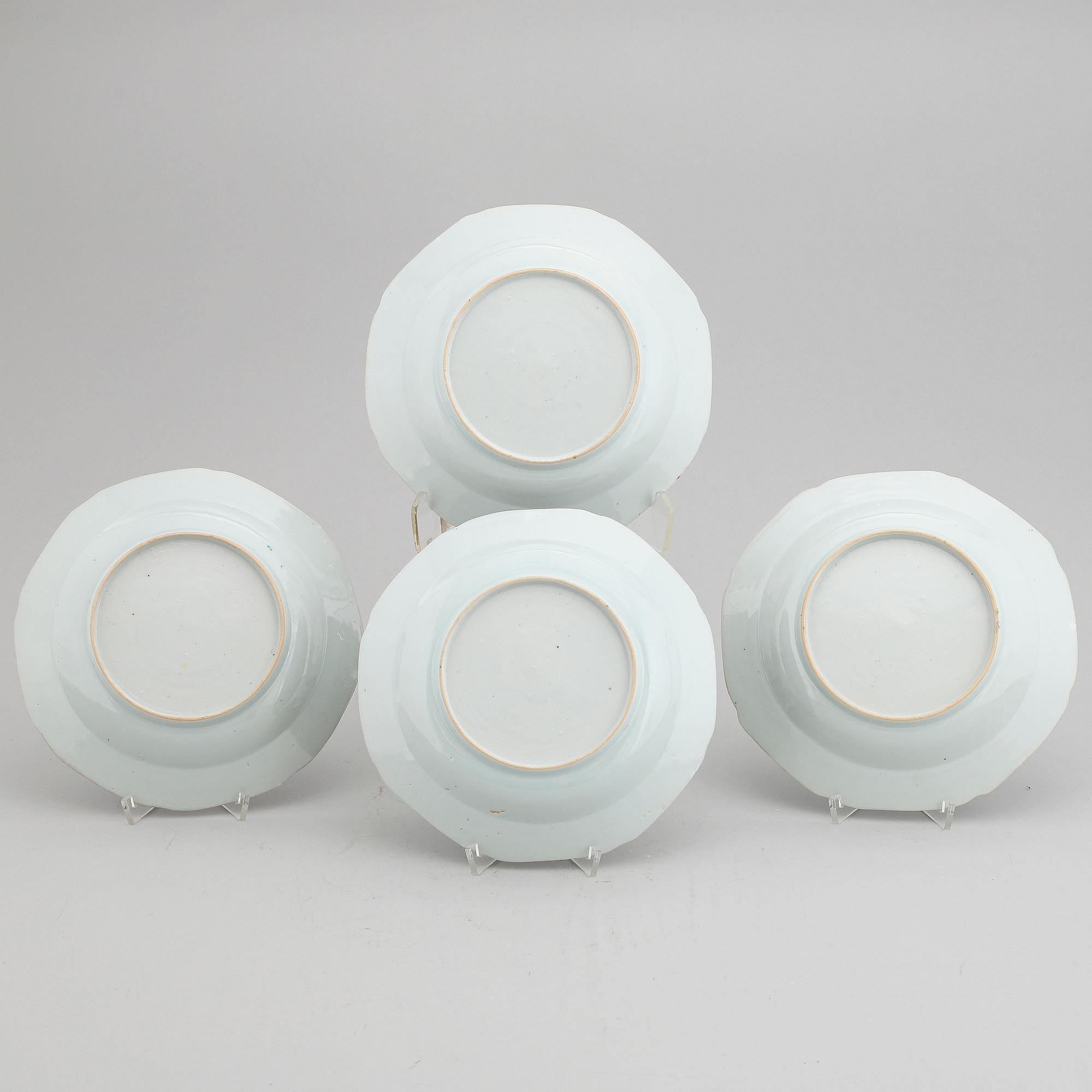 TALLRIKAR, fyra stycken, kompaniporslin. Qingdynastin, Qianlong (1736-95).