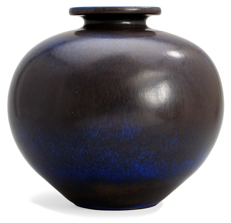 A Berndt Friberg stoneware vase, Gustavsberg 1962.