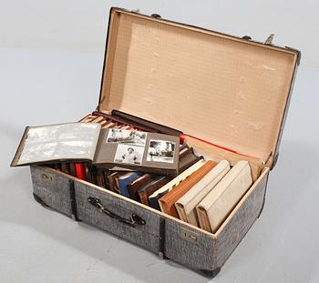 SAMLING FOTOGRAFIER samt VYKORT, ca 1500 st, mestadels Sverige, 1910-1960-tal.