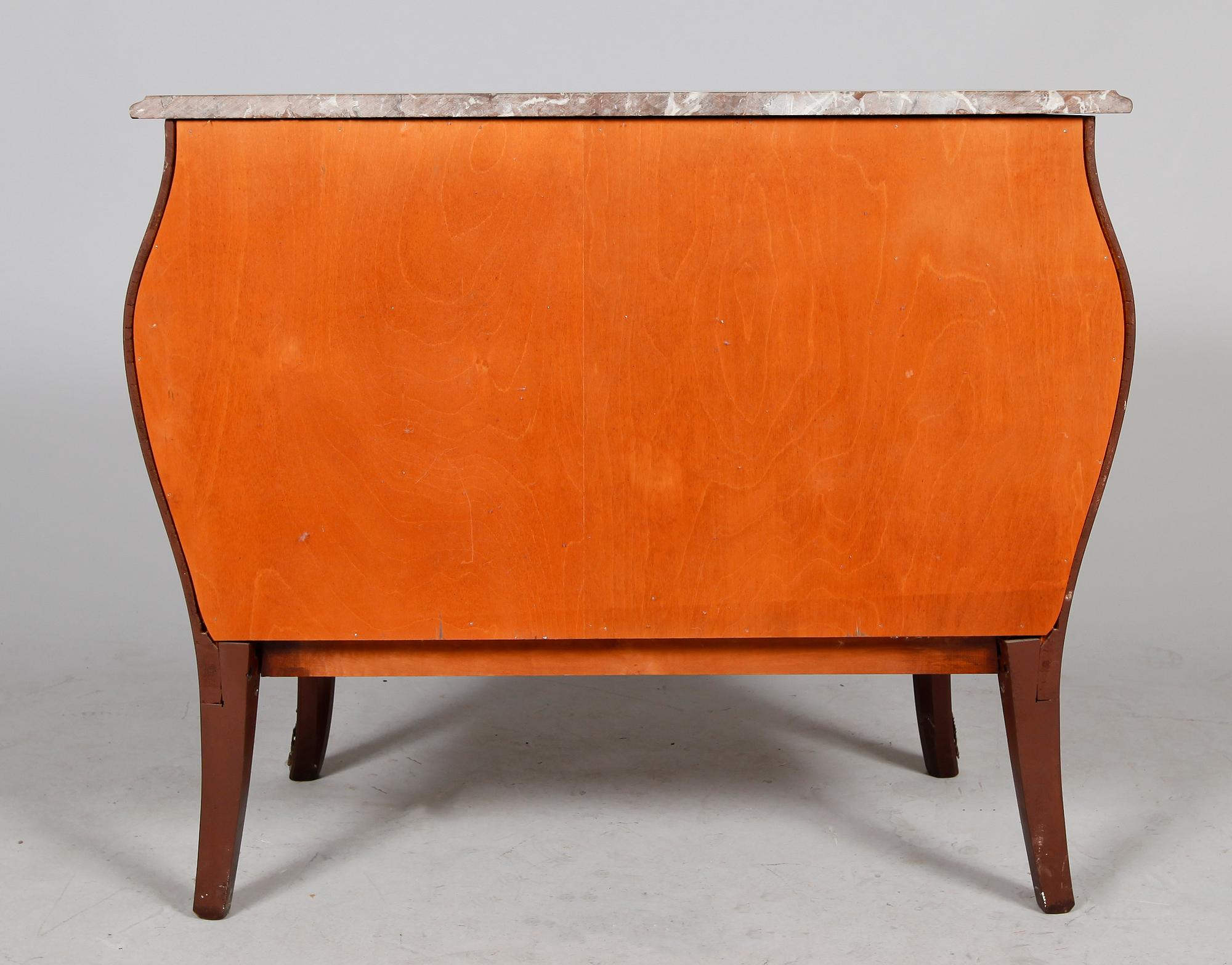 BYRÅ, rokokostil, 1900-talets andra hälft.