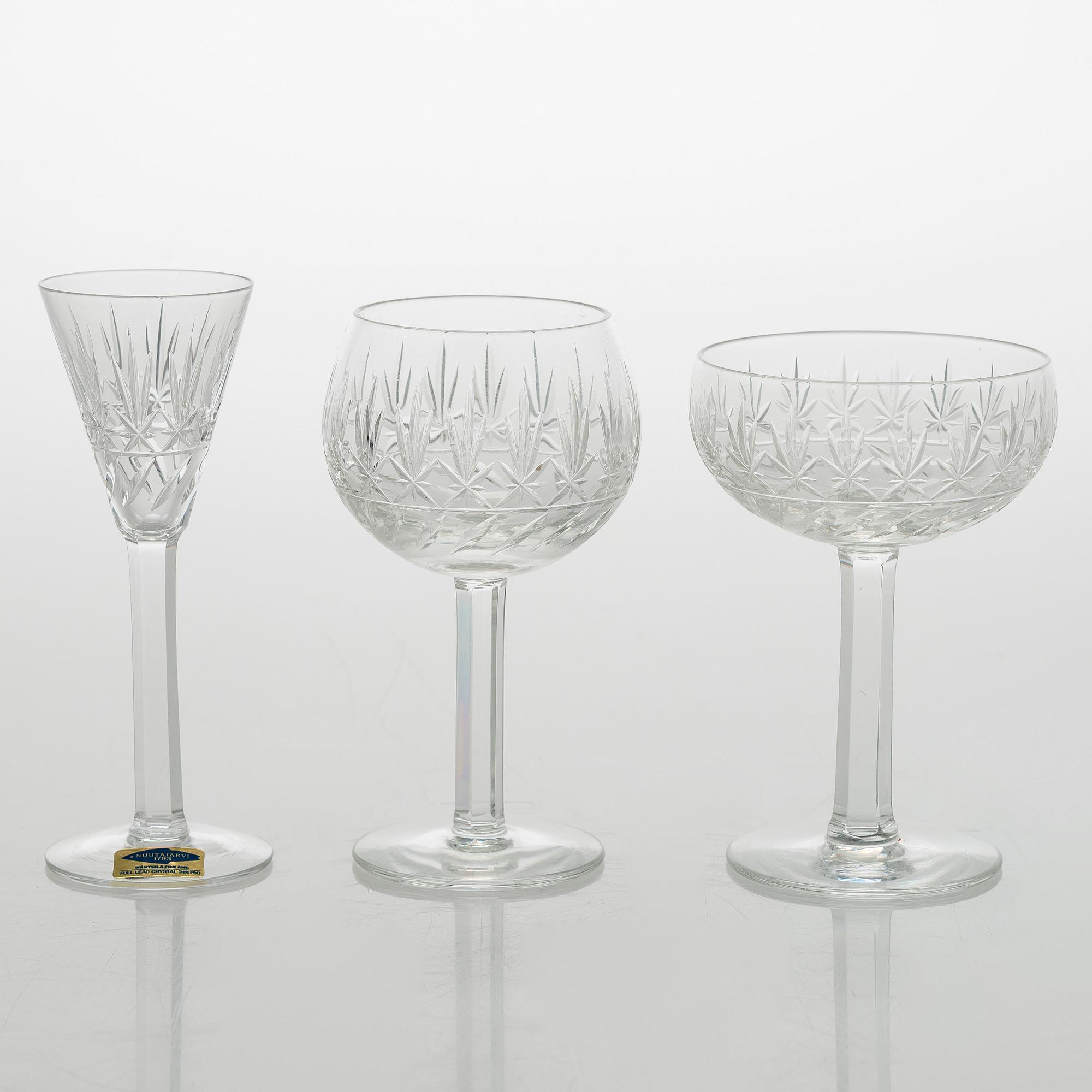 A 131-piece glas service, "Leo" for Nuutajärvi Notsjö, mid-20th century.