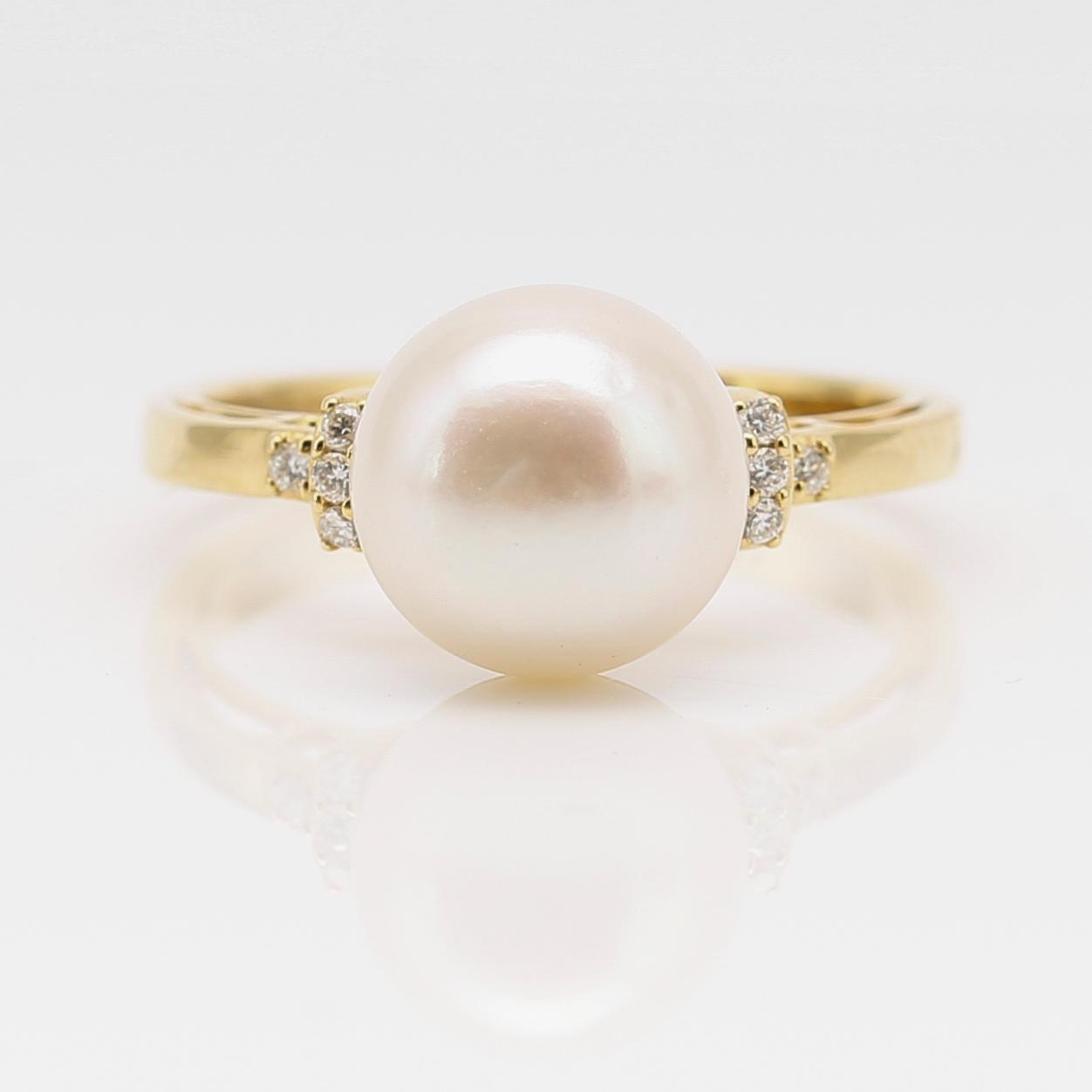 RING, 14K guld, diamanter och odlad pärla.