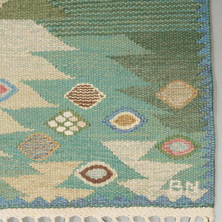 Barbro Nilsson, MATTA. "Tånga, grön H". Gobelängteknik. 256 x 166,5 cm. Signerad AB MMF BN.