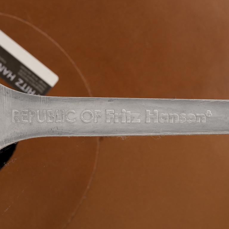 Arne Jacobsen, fåtölj, "Ägget", Fritz Hansen, Danmark, 2019.