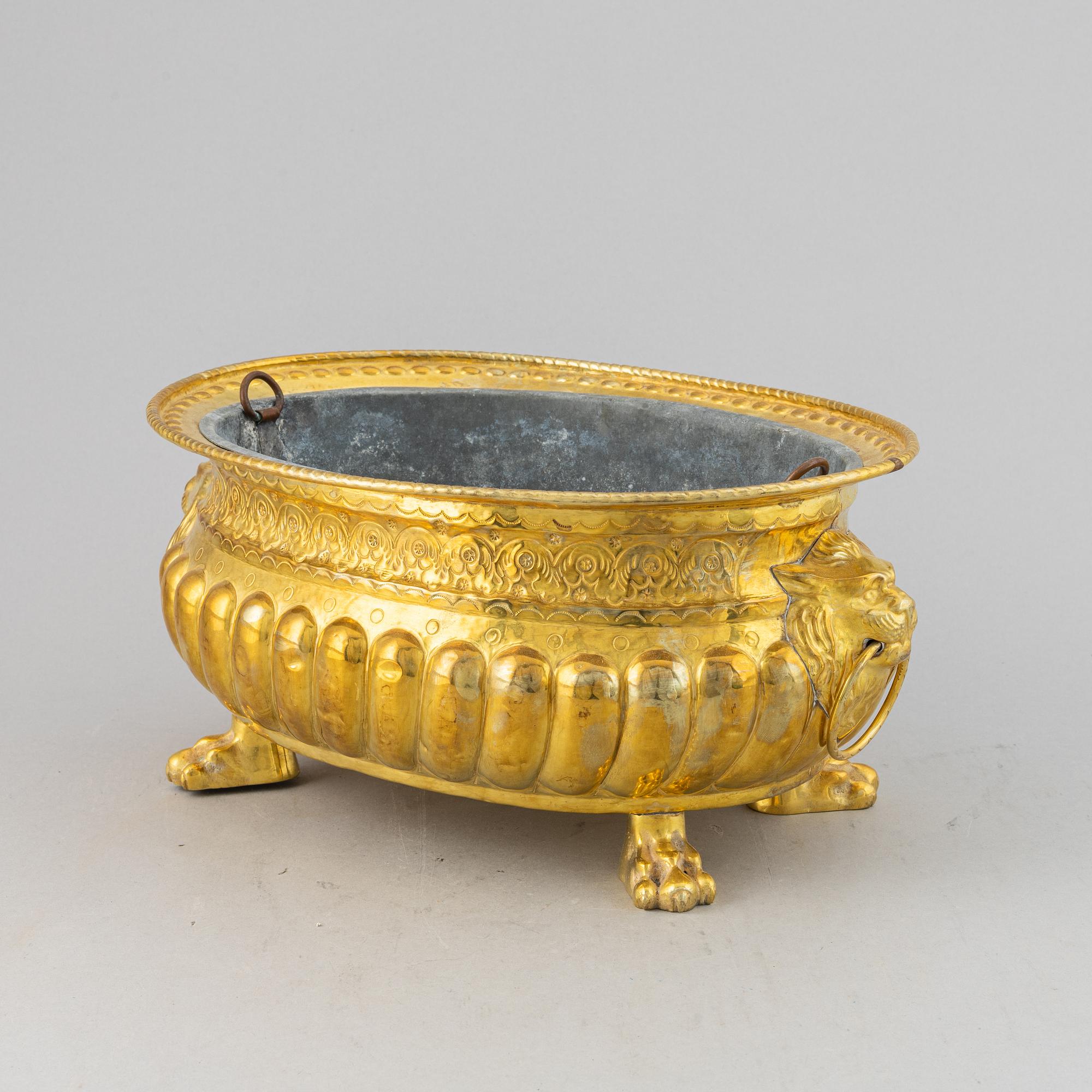 A brass flower pot, 19th century.