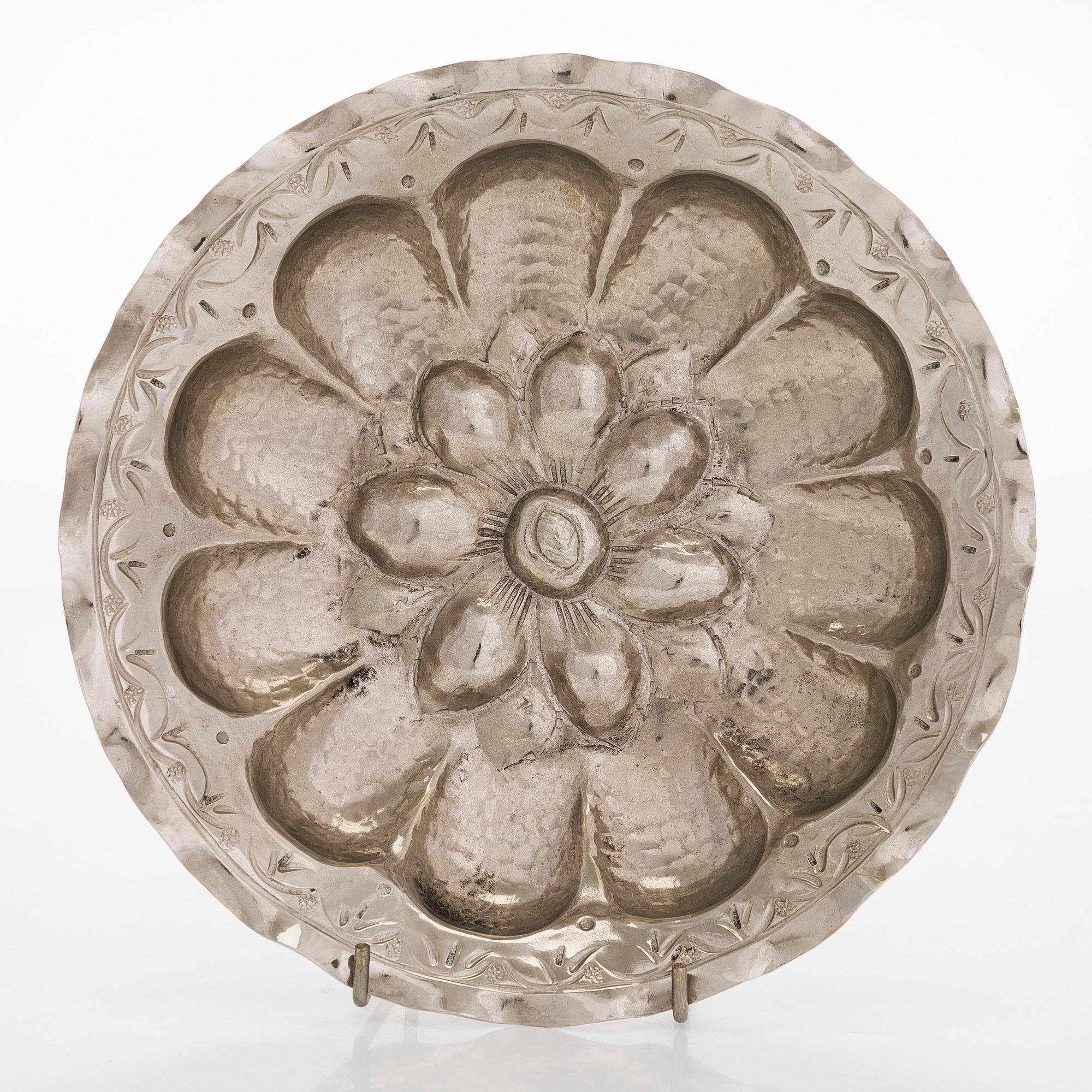 Skål, silver, 1900-tal. Stämplad P. Colonial med Native American märke.