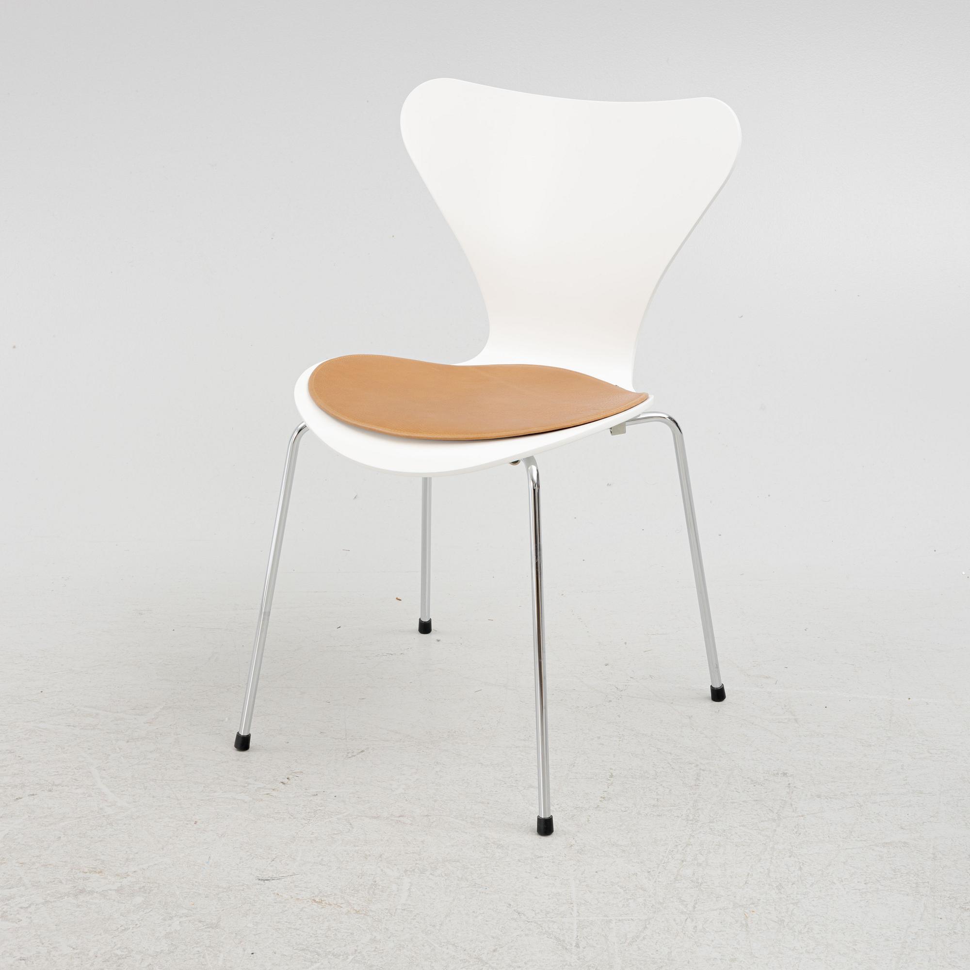 Arne Jacobsen, stolar, 6 st, ” Sjuan”, Fritz Hansen, 2018.