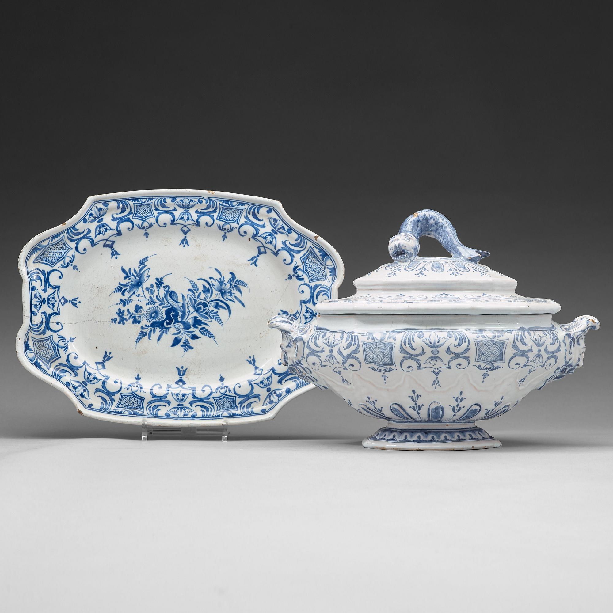 TERRIN med FAT, fajans. Rörstrand, 1700-talets första hälft.