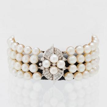 Bracelet 4-row with cultured pearls, round brilliant-cut and baguette-cut diamonds, and clasp in 14K white gold.