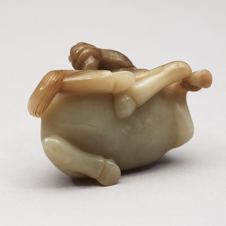 A nephrite figure of a recumbent horse, Qing dynasty (1644-1912).