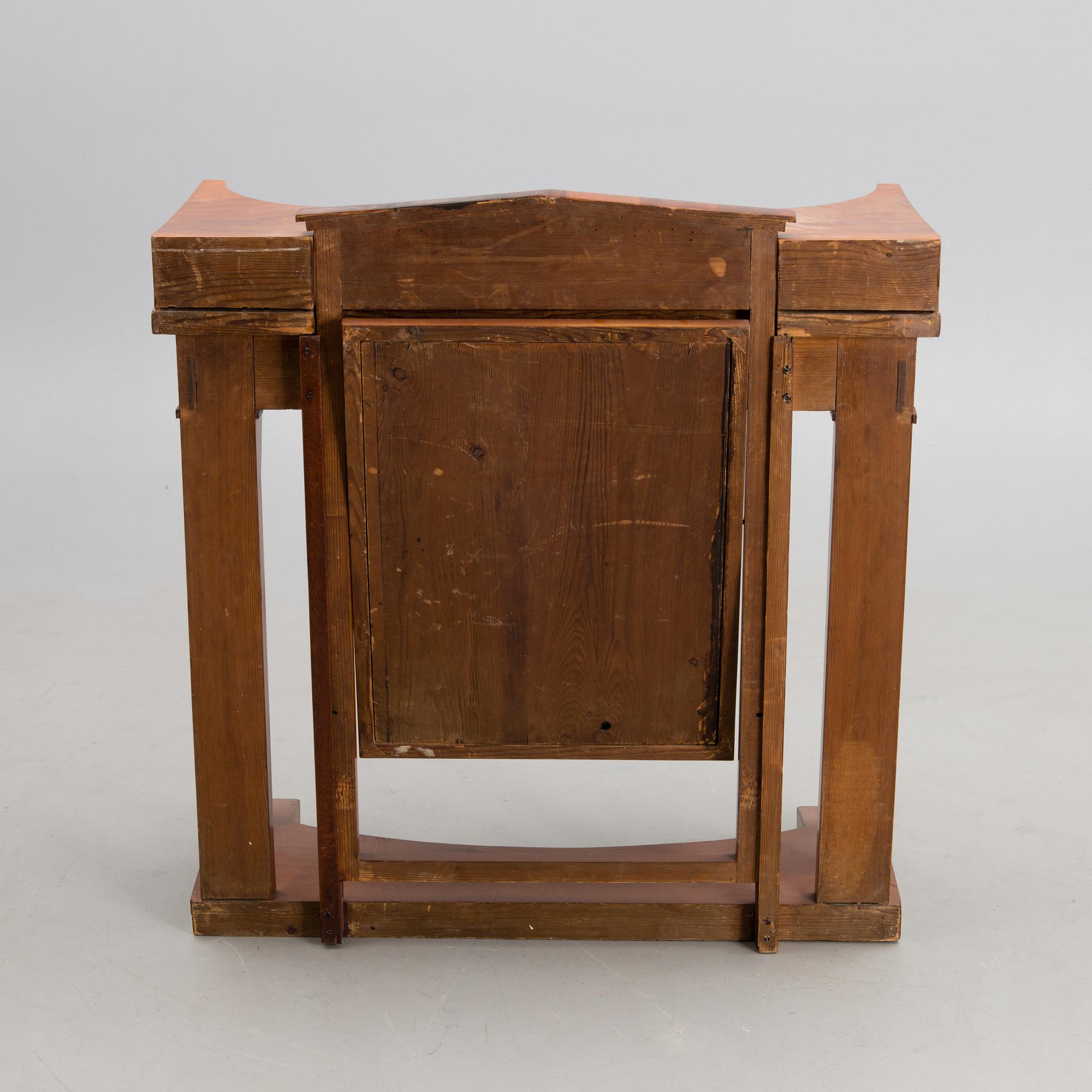 A 1820-1840s dressing table.