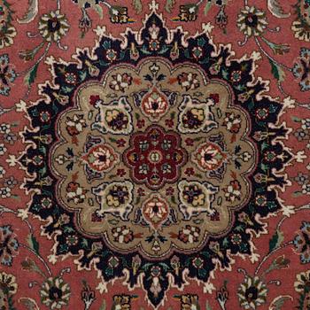 Matta, orientalisk, silkesinslag, ca. 146 x 101 cm.