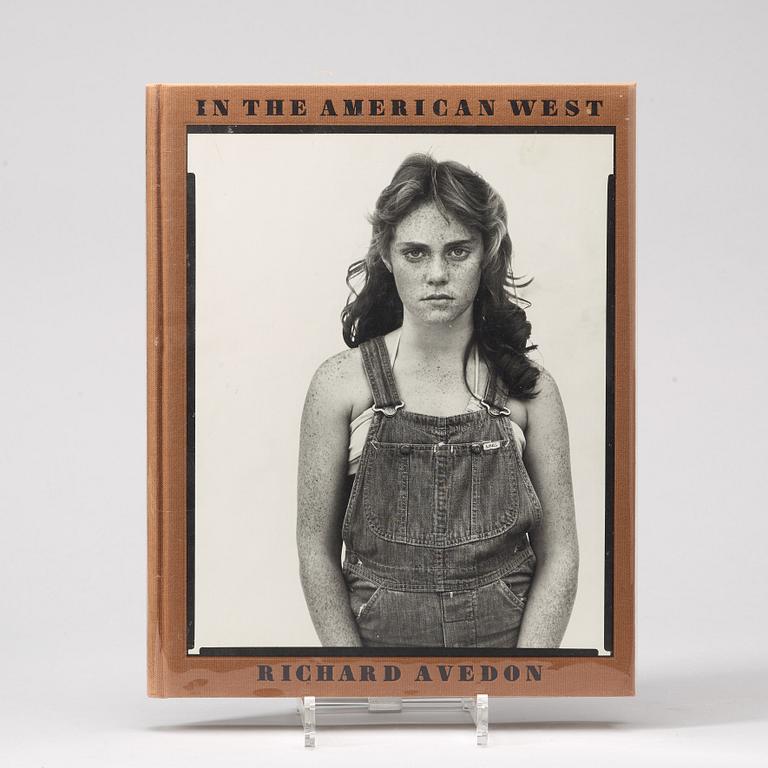 Photo books, 6, books and 9 small folders, Richard Avedon.