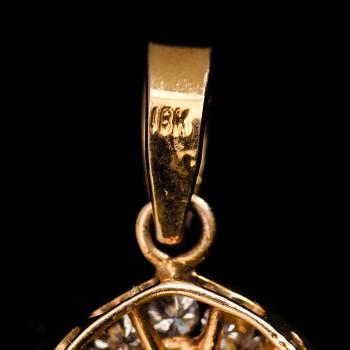 HÄNGE, 18K guld, jade och briljantslipade diamanter.