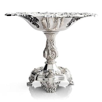 283. Gustaf Möllenborg, uppsatsskål på fot, silver, Stockholm 1848. Nyrokoko.