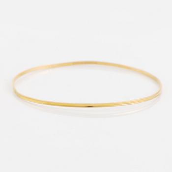 18K gold bangle.