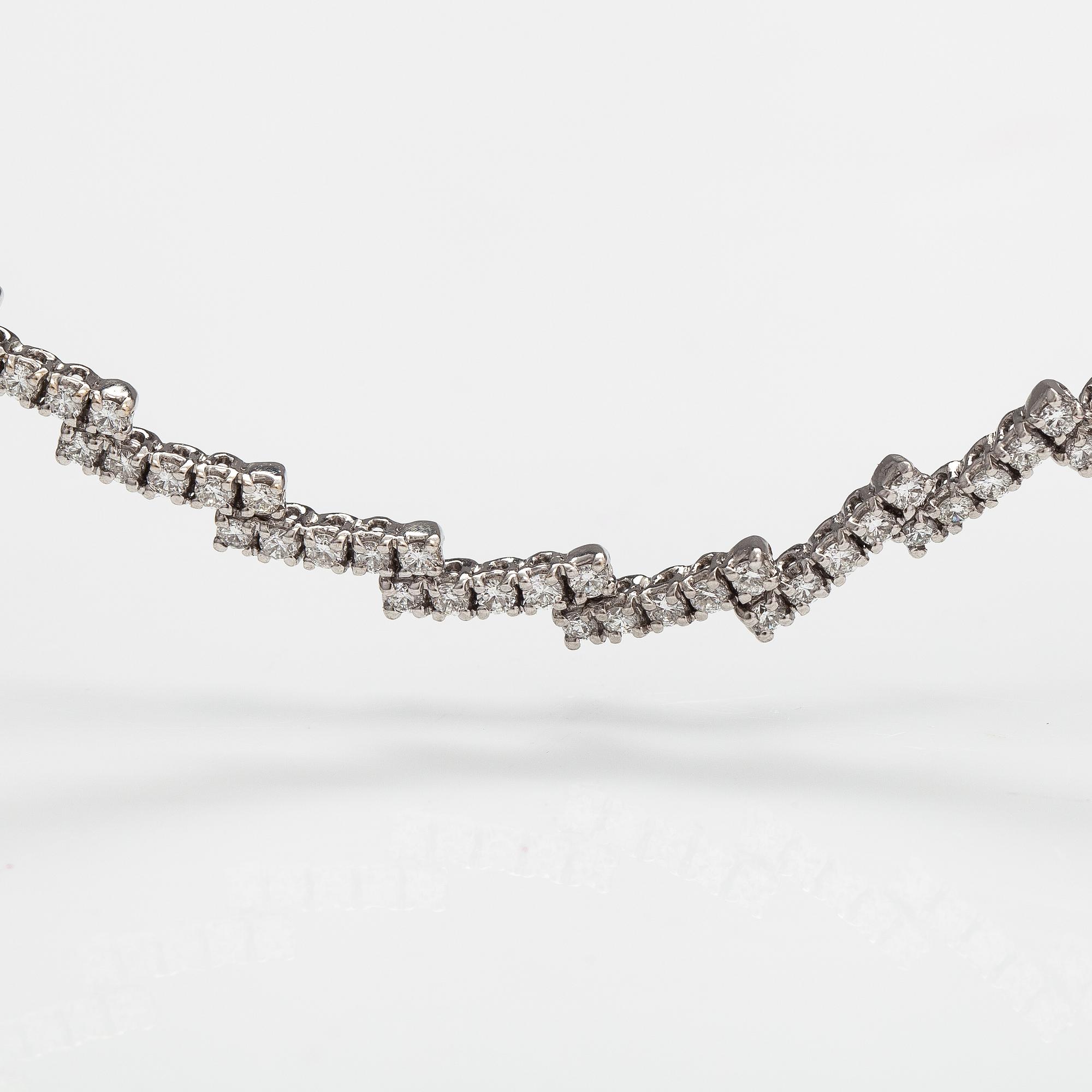 An 18K white gold collier with diamonds ca. 8.00 ct in total according to certificate.