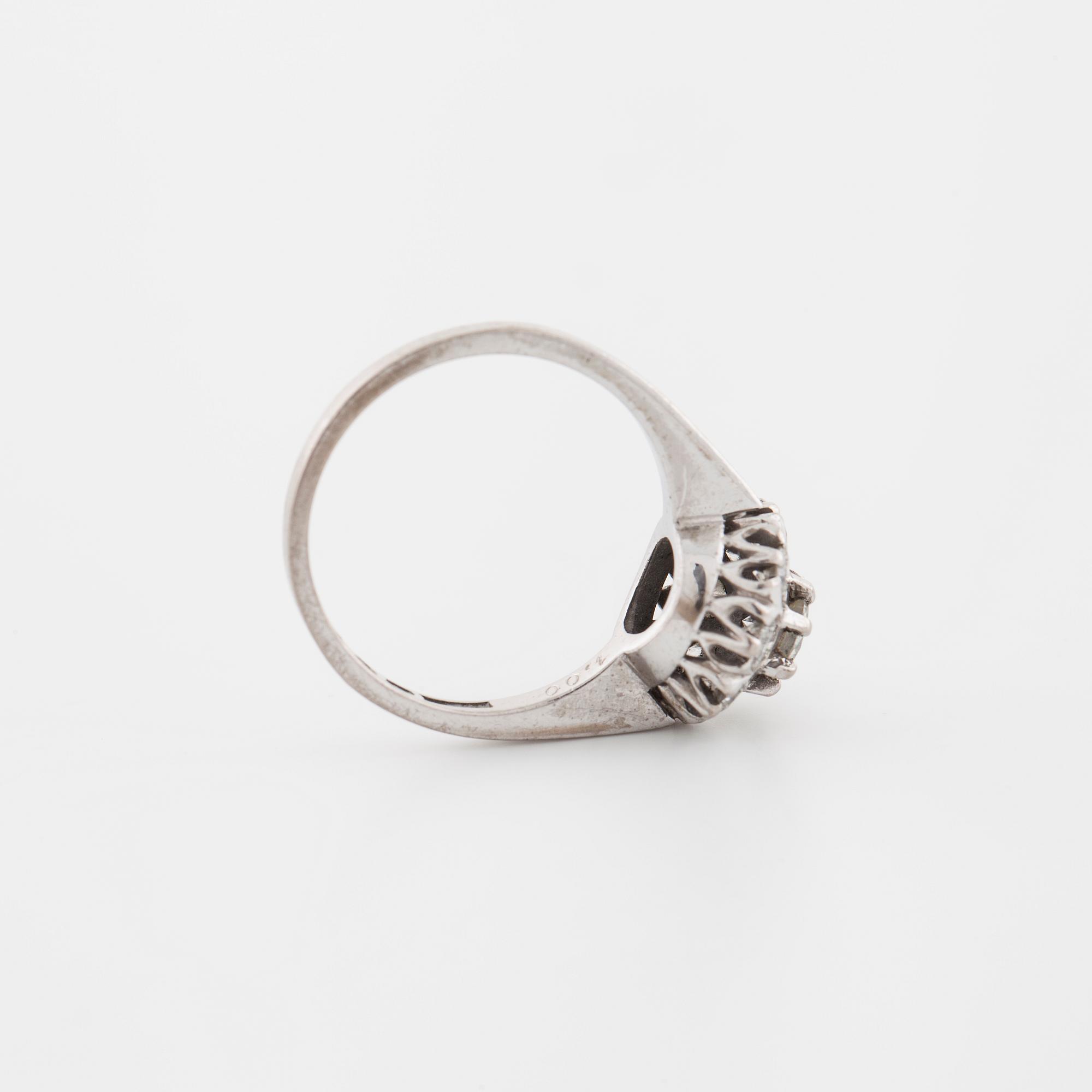 RING, med briljantslipade diamanter 1.00 ct, Ceson, Göteborg, 1983.