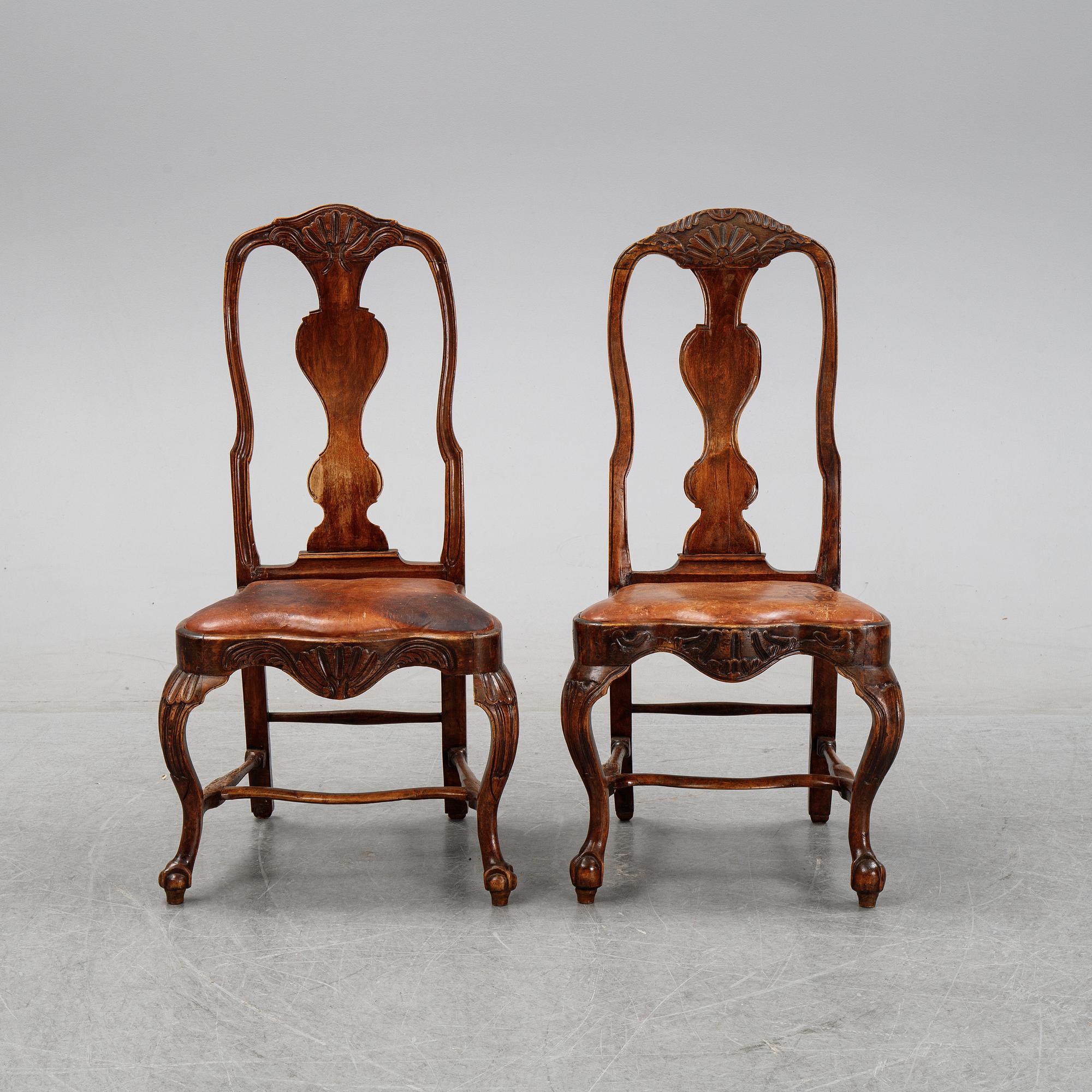 A set of nine English stained beech wood chairs, first half of the 18th Century.