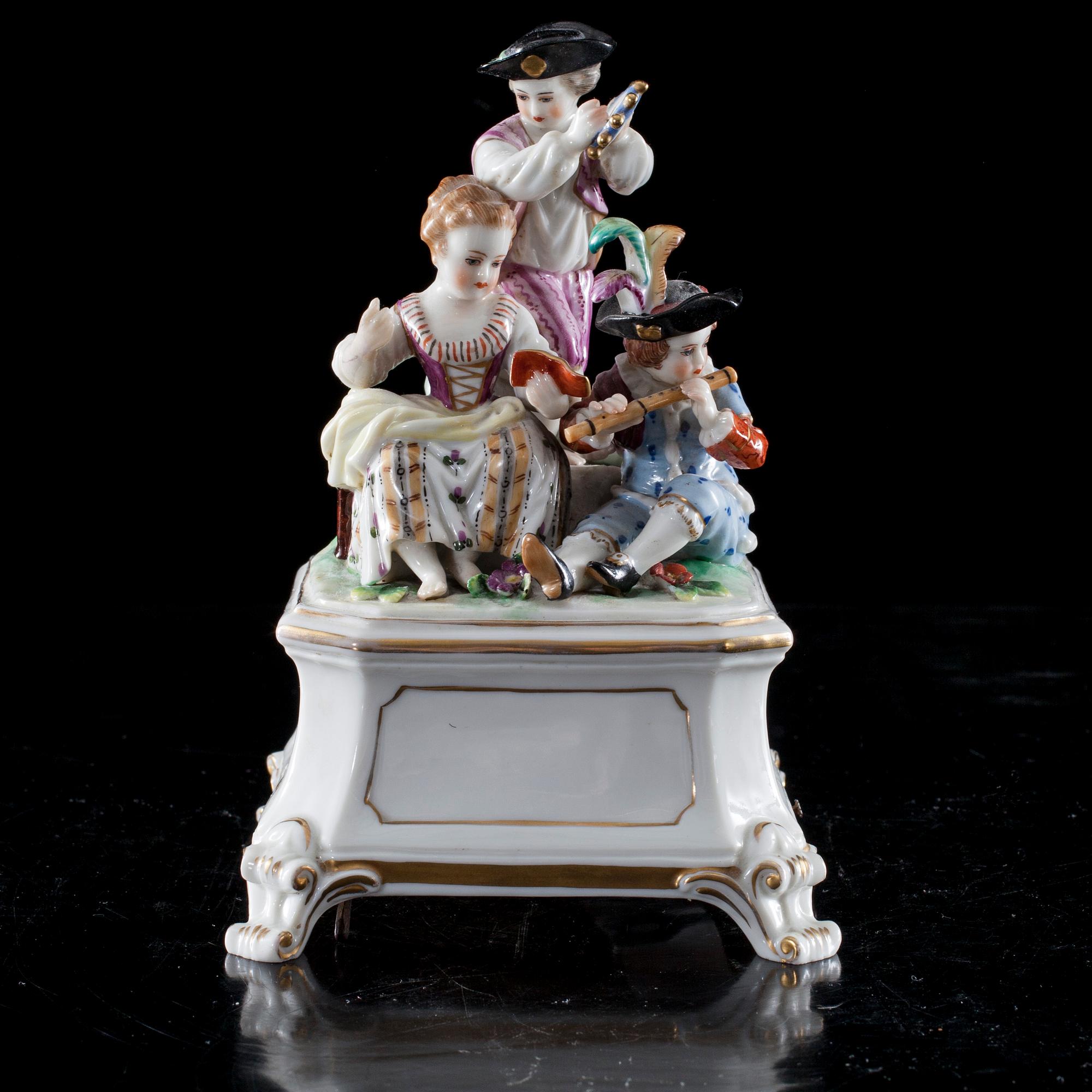 FIGURINGRUPP / SPELDOSA, porslin, Tyskland ca 1900.