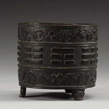 RÖKELSEKAR, brons. Ming dynastin, 15/1600-tal, med inristat fyra karaktärers Hu Wenming märke.