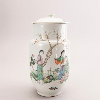 A Chinese 19th/20th century porcelain urn with lid.