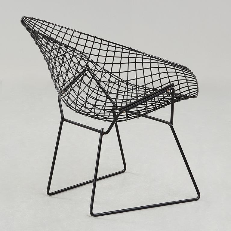 An easy chair "Diamond Chair" by Harry Bertoia.