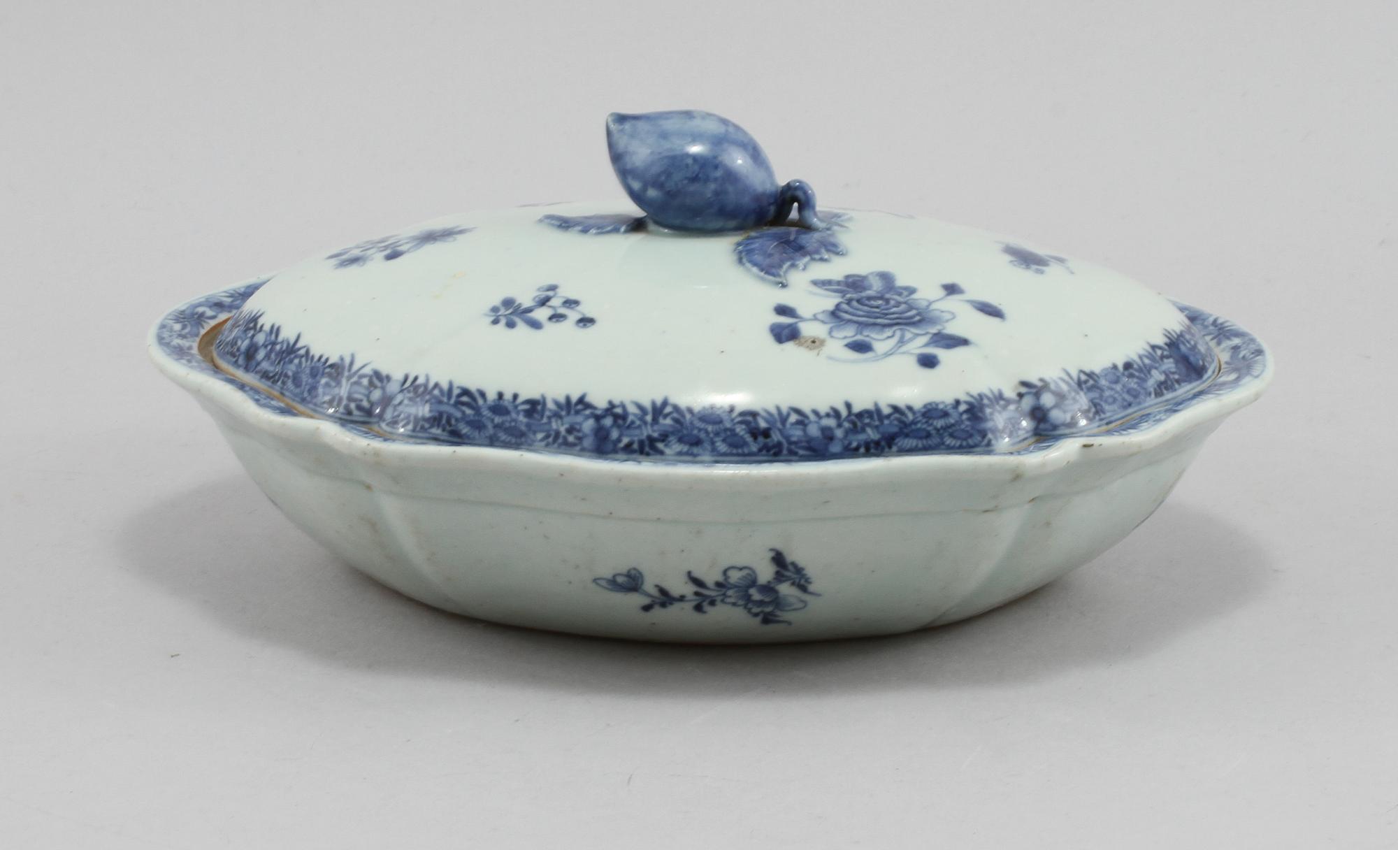 LOCKKAROTT, porslin, Kina, 1700-tal.