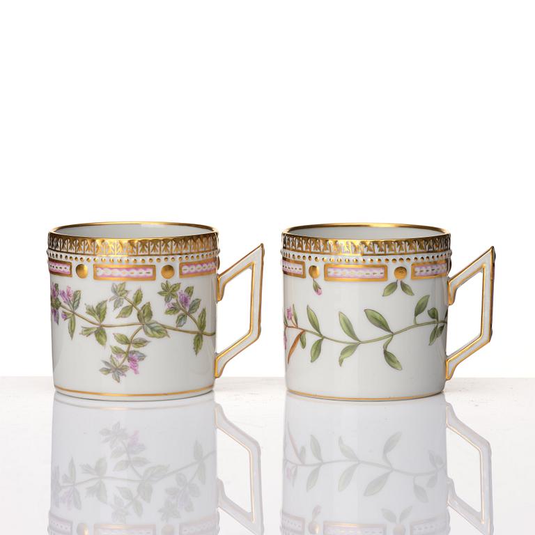 Kaffekoppar med fat, 12 stycken, porslin. Royal Copenhagen, "Flora Danica", Danmark, 1900-tal.